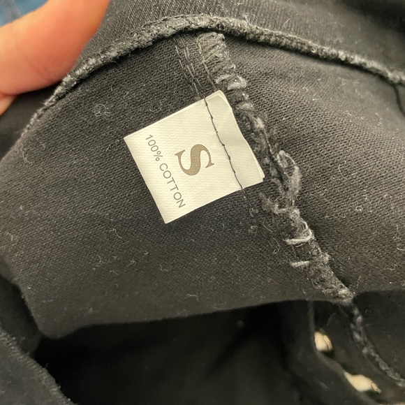 black skirt - Picture 3 of 3